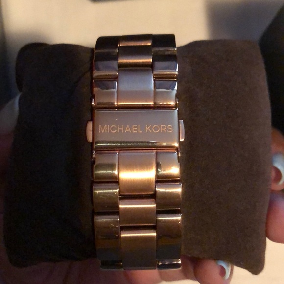 Michael Kors Rose Gold Watch w/ Navy Face - Picture 4 of 4